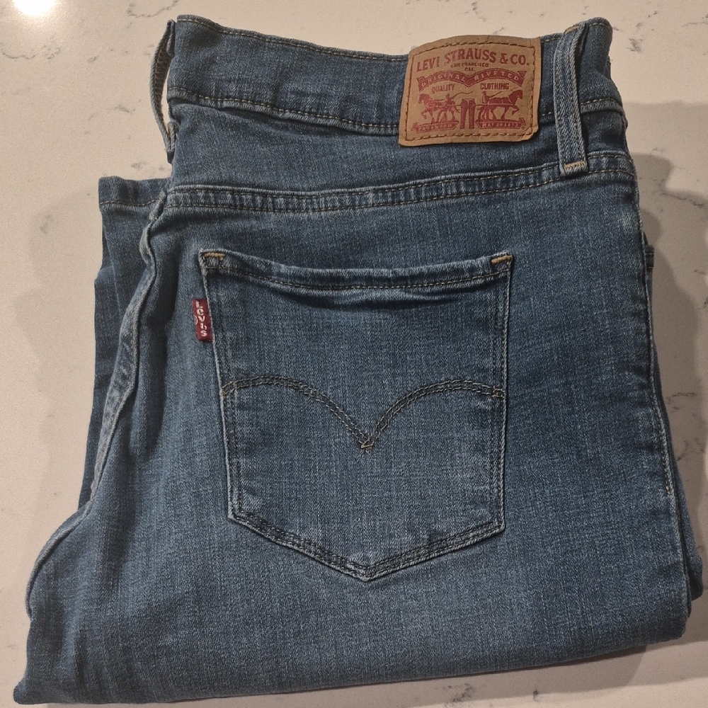 Levi's Light Blue Women's Shaping Straight Jeans SZ 31